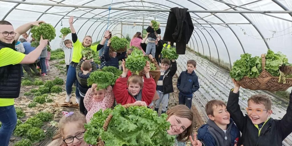 Groupe de visiteurs 1000 pieds ferme Finistère